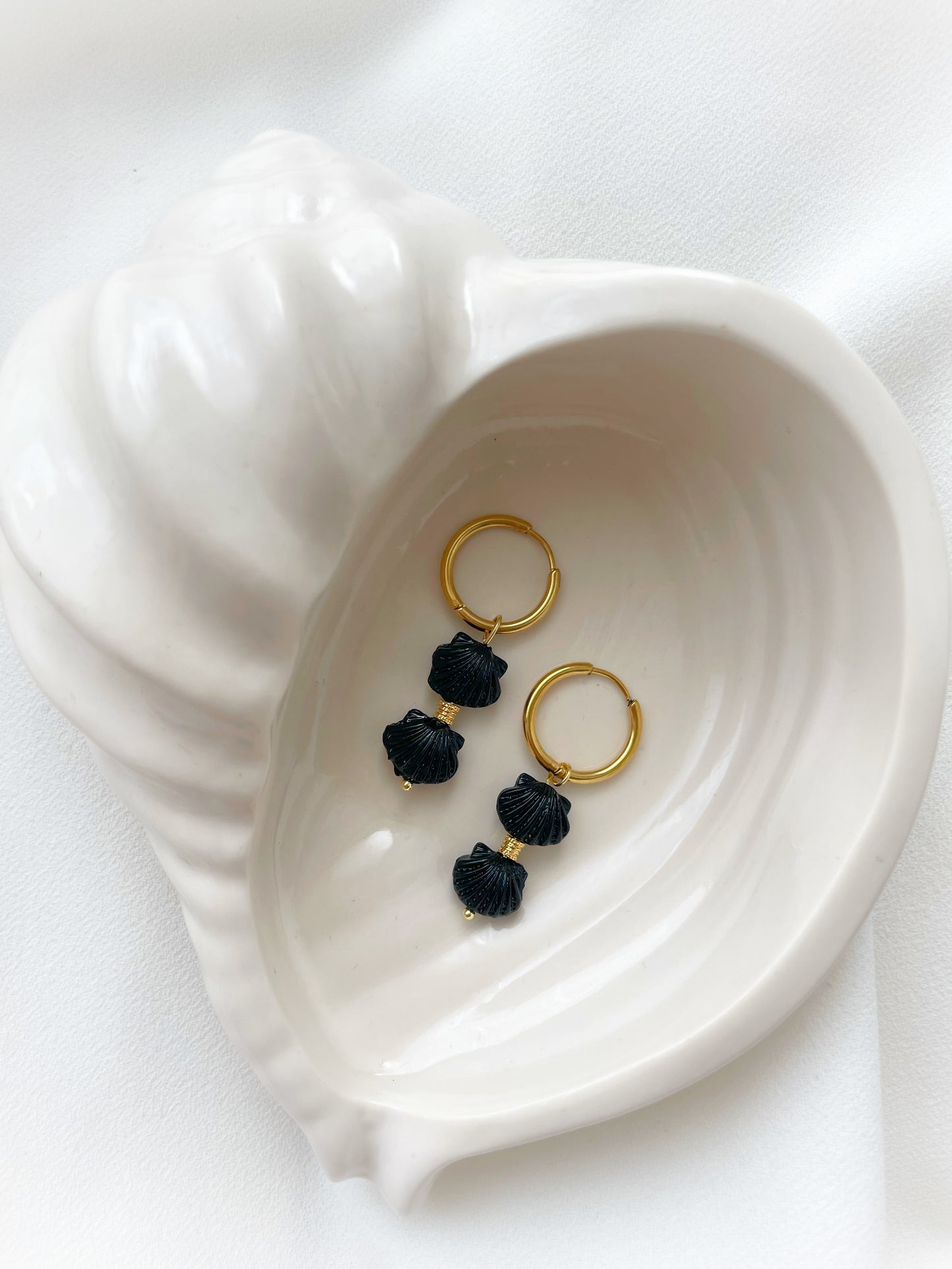 Small Black Clam Hoops