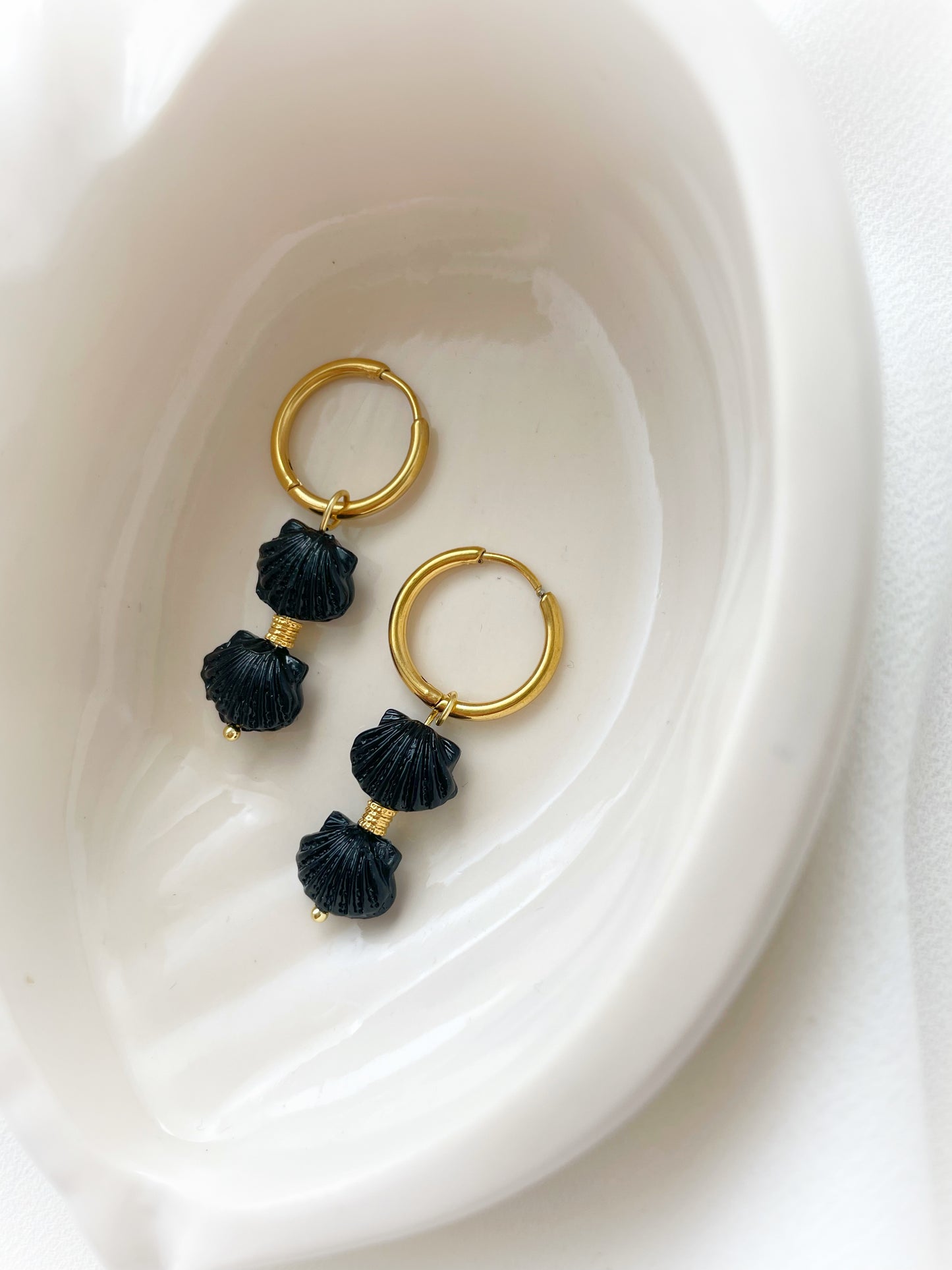 Small Black Clam Hoops