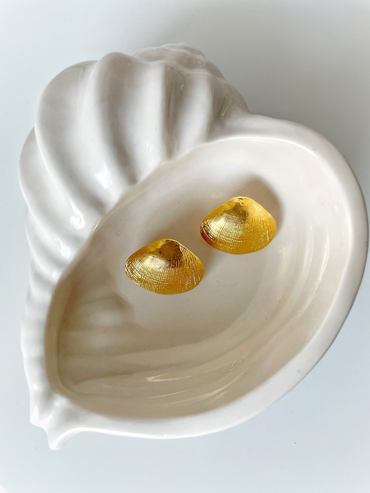 Clam Gold Essence Earrings