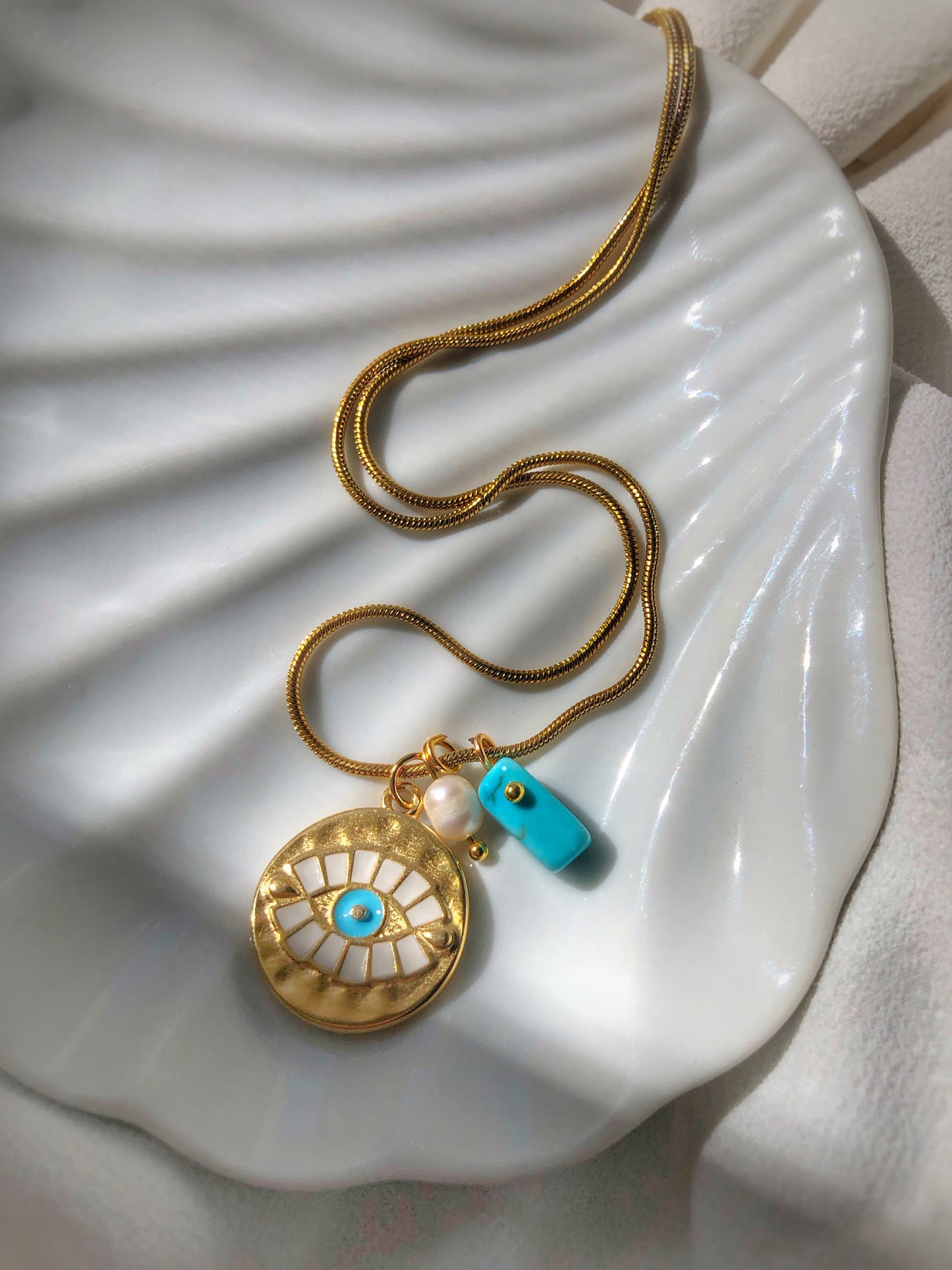 Irisia Necklace