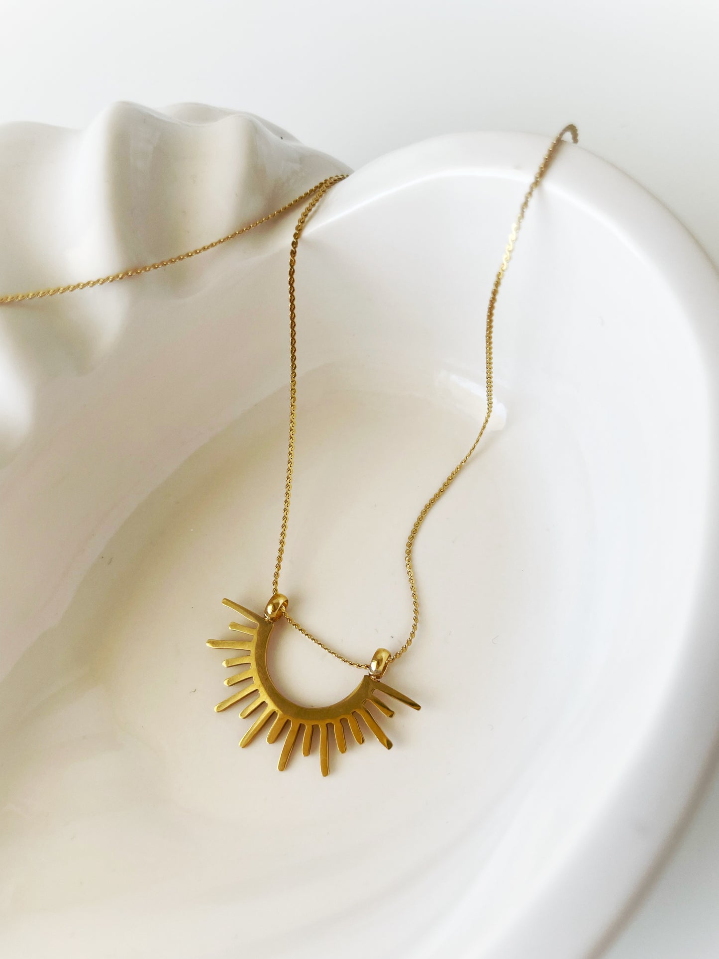 Elira Necklace