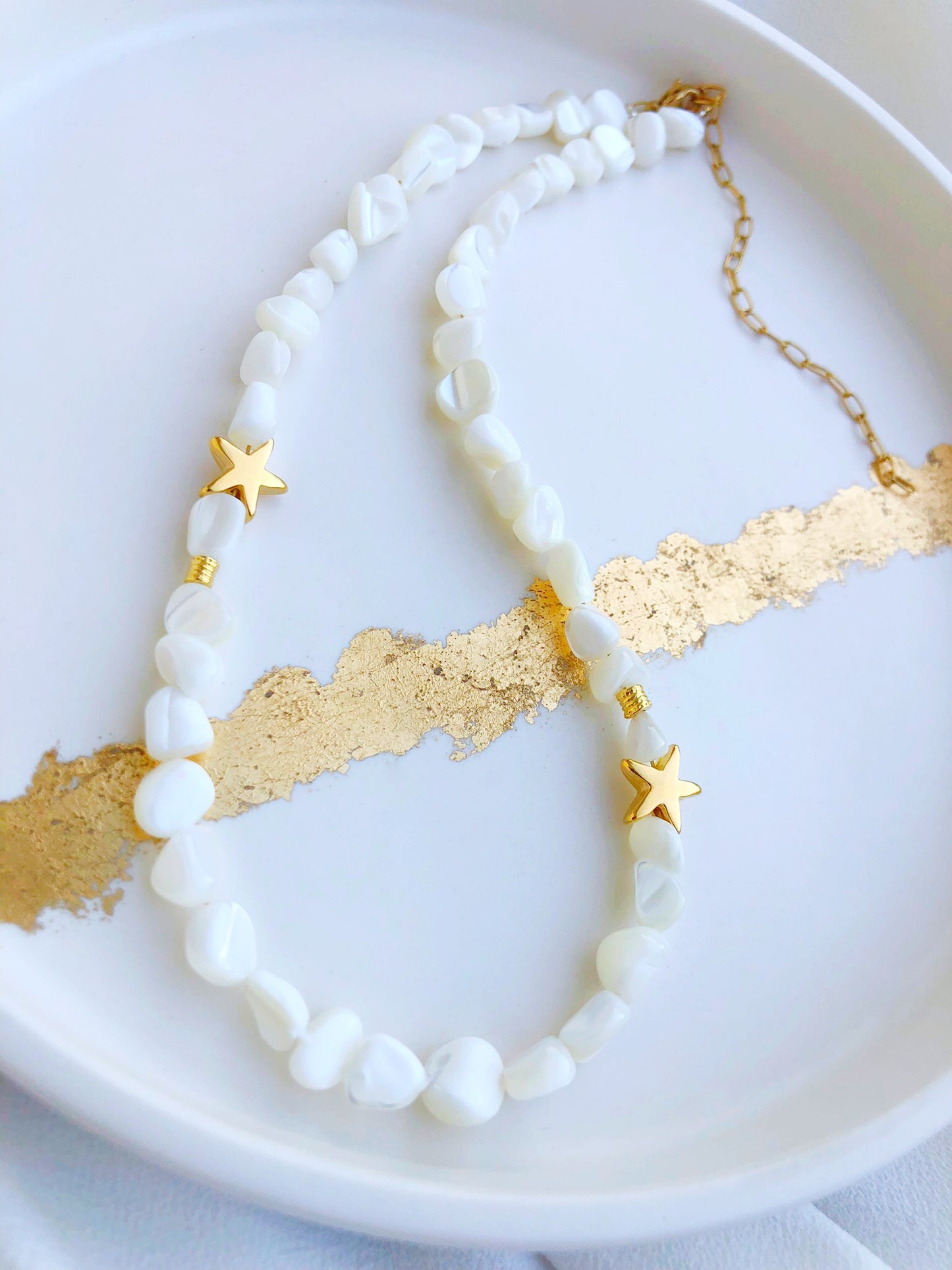 White Shellis Necklace