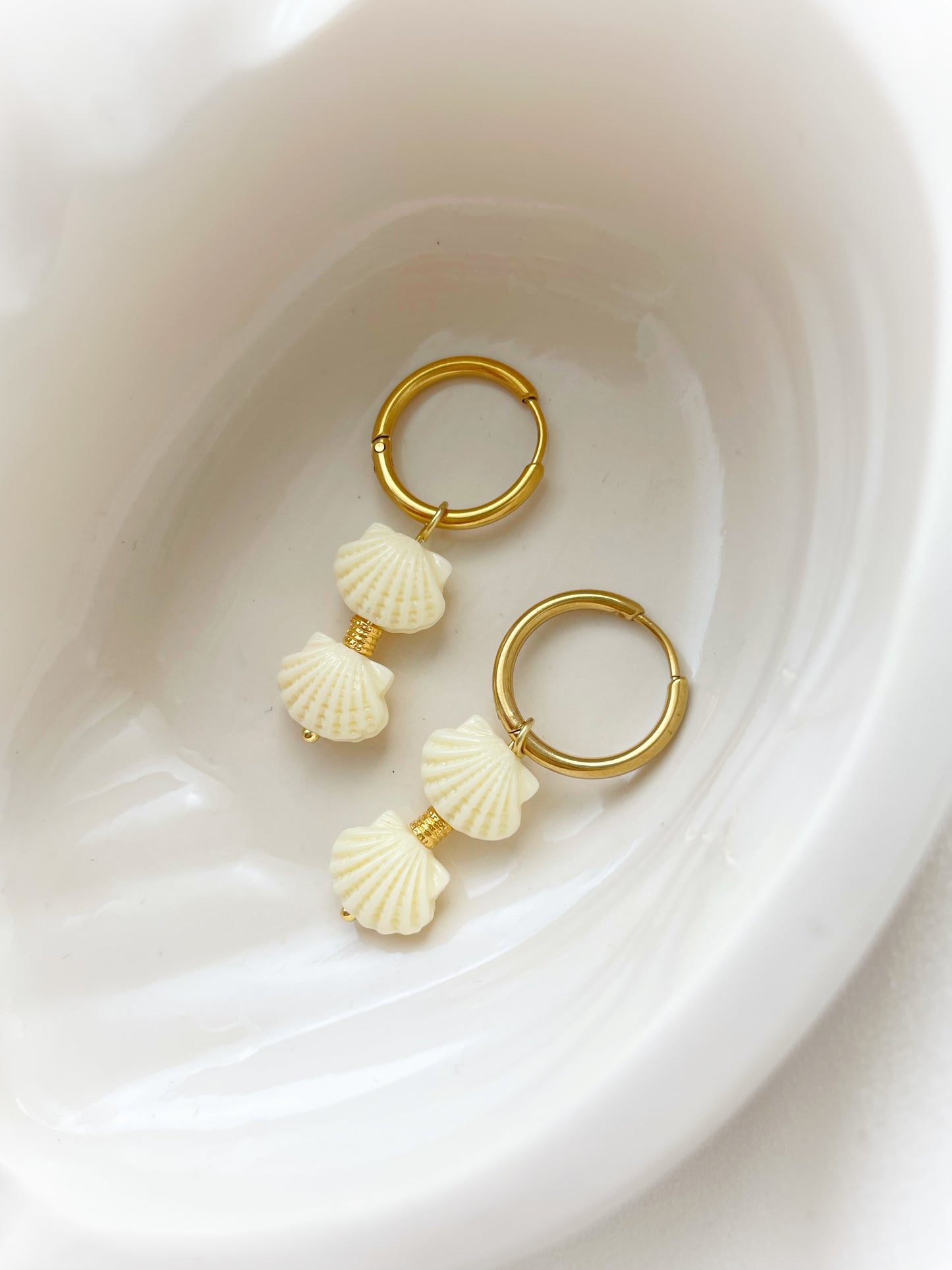 Small White Clam Hoops