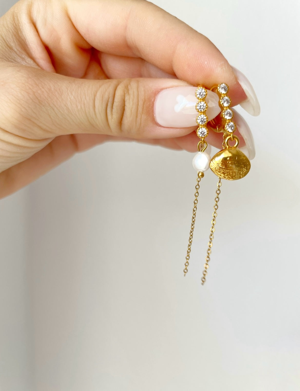 Clam Light Earrings